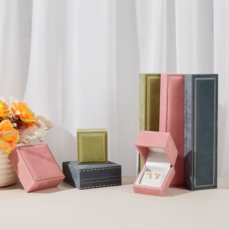 Bar Cart Gold - Luxe fluwelen juwelendoos met gouden stiksels,